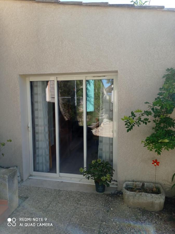 Agreable Appartement Au Calme Villeneuve  Exterior photo